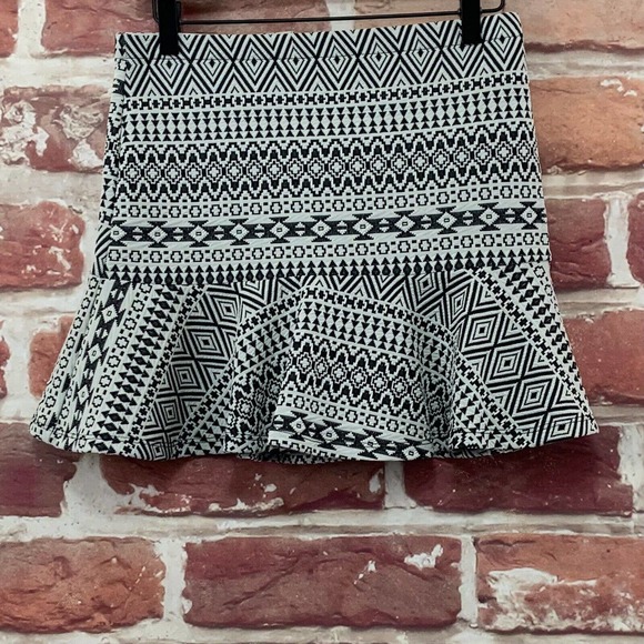 PRINCESS VERA WANG WOMEN'S GRAY & WHITE BOHO SOUTHWEST ABSTRACT ZIP UP SKIRT - Picture 1 of 7